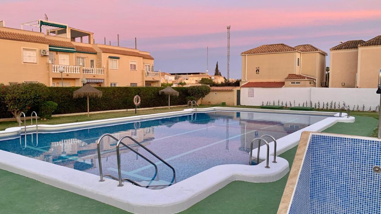 Holiday House Torrevieja Extérieur photo